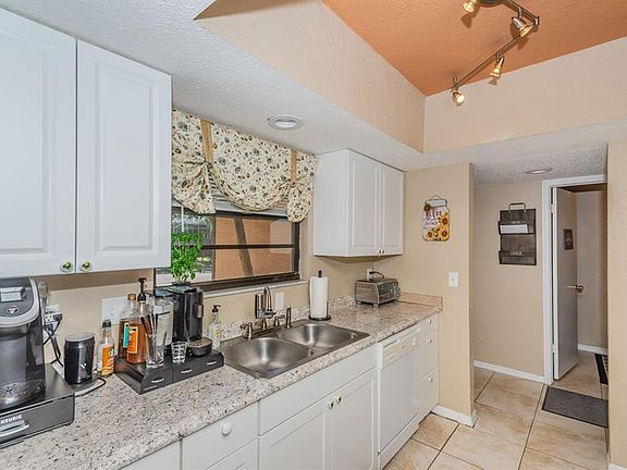 3rd image of 1882 Lillian Ave