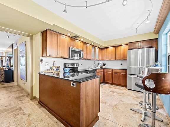 5th image of 3510 Oaks Way #1002
