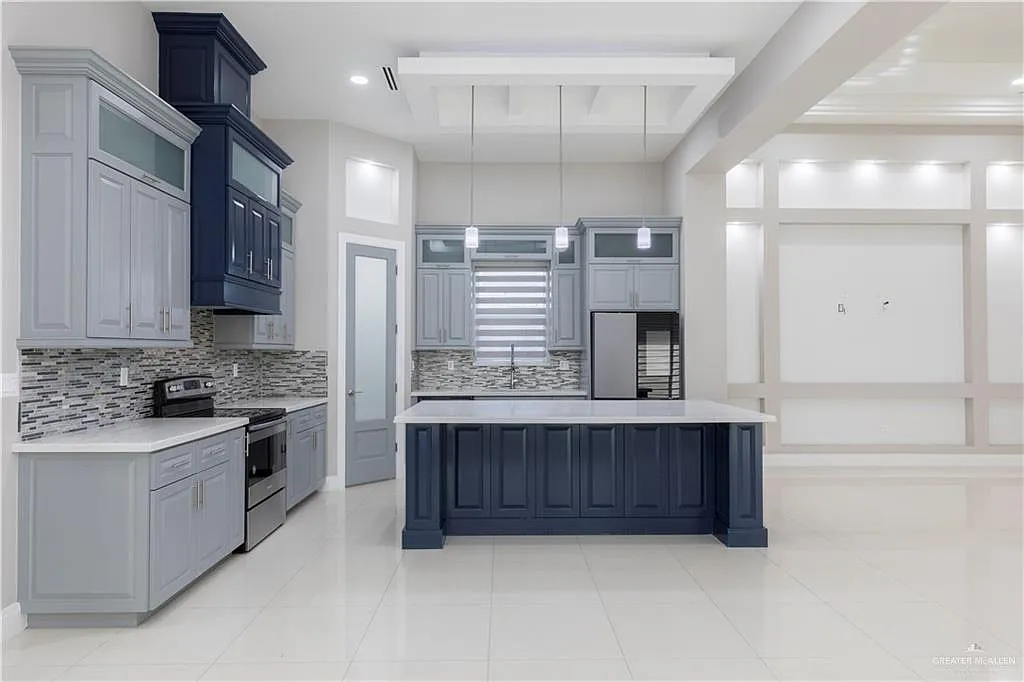 3 bed, 2.5 bath, 1919 sqft, $2,600 — Photo 3