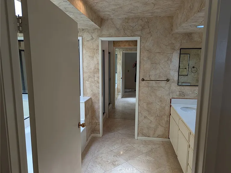 270 Cagney Ln #308 — Photo 34