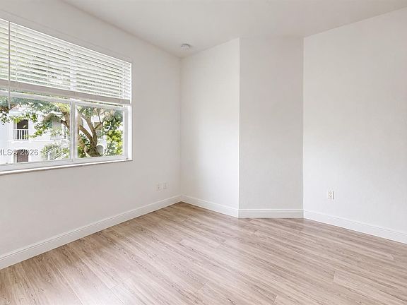3rd image of 1652 SE 28th St Unit 200