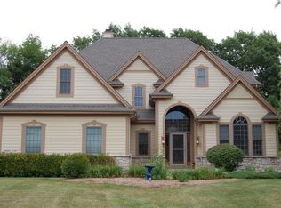 W144N9964 Sun Valley Trl, Germantown, WI 53022