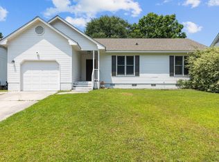 1324 Oak Knolls Dr, Fayetteville, NC 28314