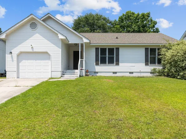 1324 Oak Knolls Dr, Fayetteville, NC 28314