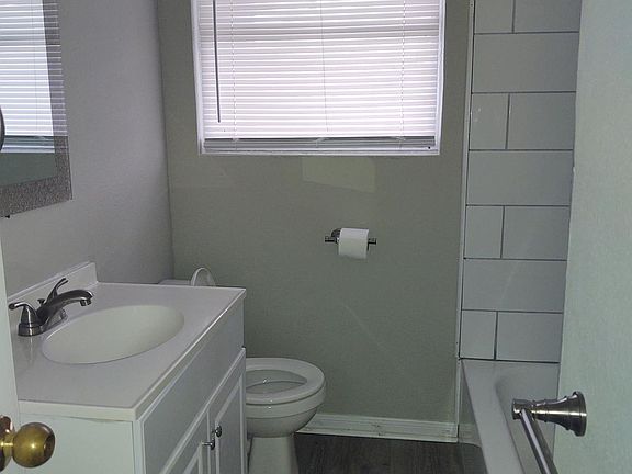 2nd image of 3201 Sandage Ave #B