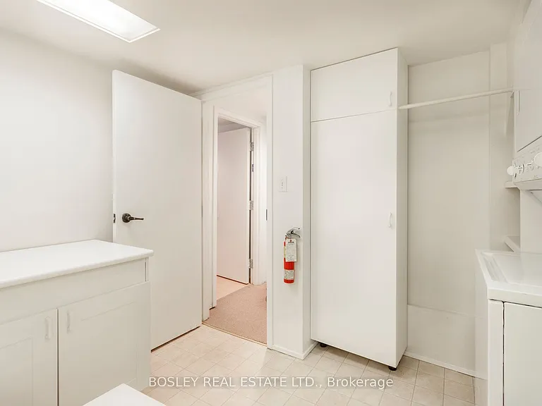 22 Martin Cres — Photo 28