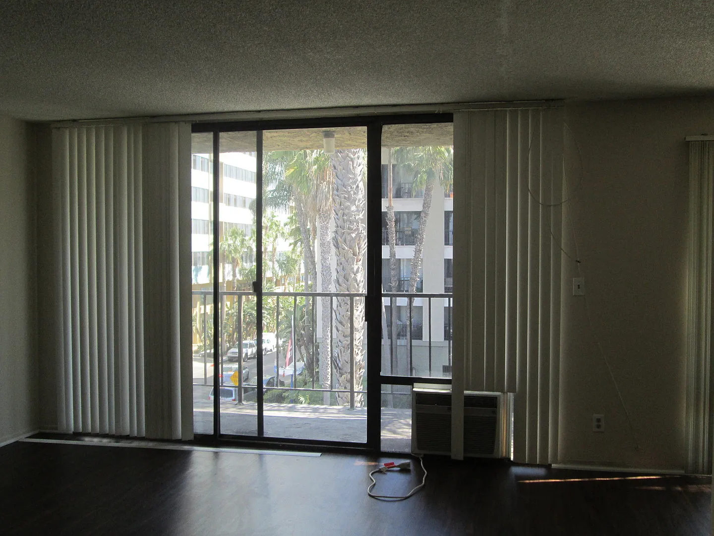 Top floor 2 bedroom 2 bath condo for rent on Ocean Blvd! — Photo 4