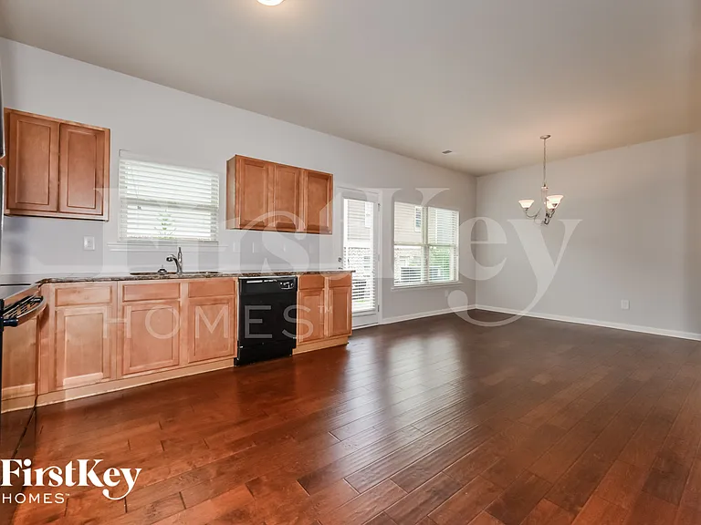 349 Rankin Cir — Photo 10