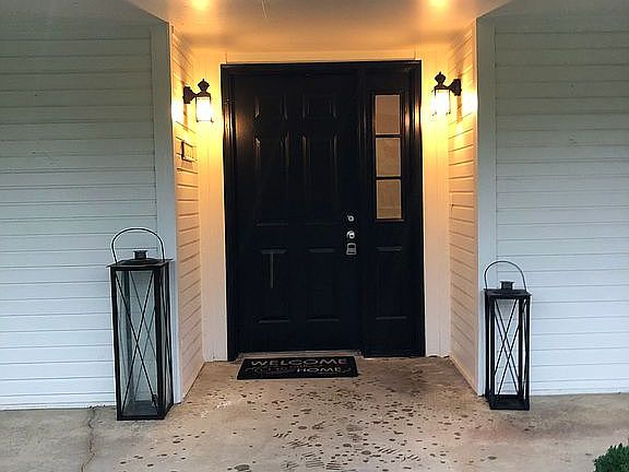 4th image of 2602 Parkwood Dr