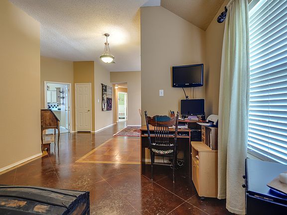 4th image of 816 Deering Dr
