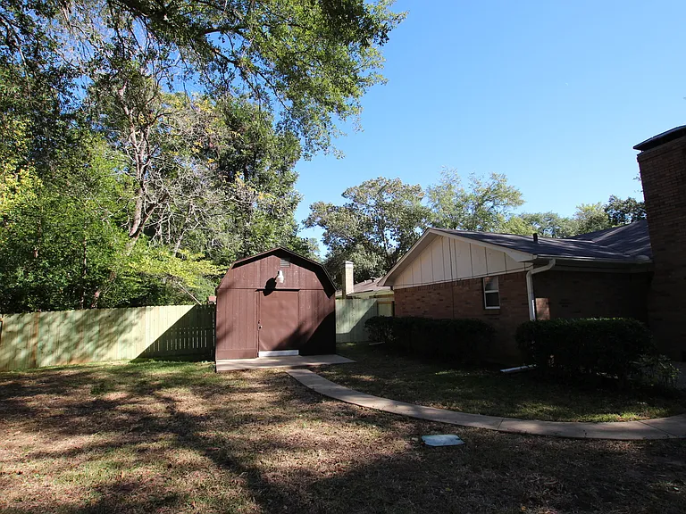 800 Rhodes Dr — Photo 26