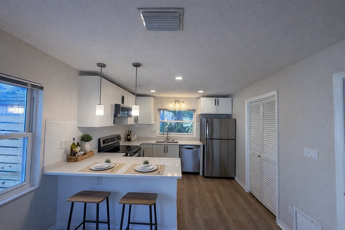 Building Photo - 5547 Kingswood Dr
