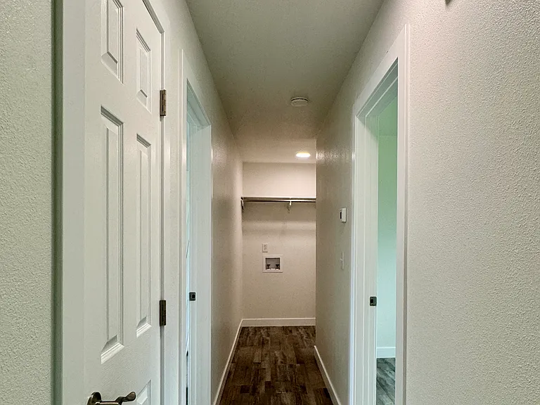 2340 Fairview Ave — Photo 5