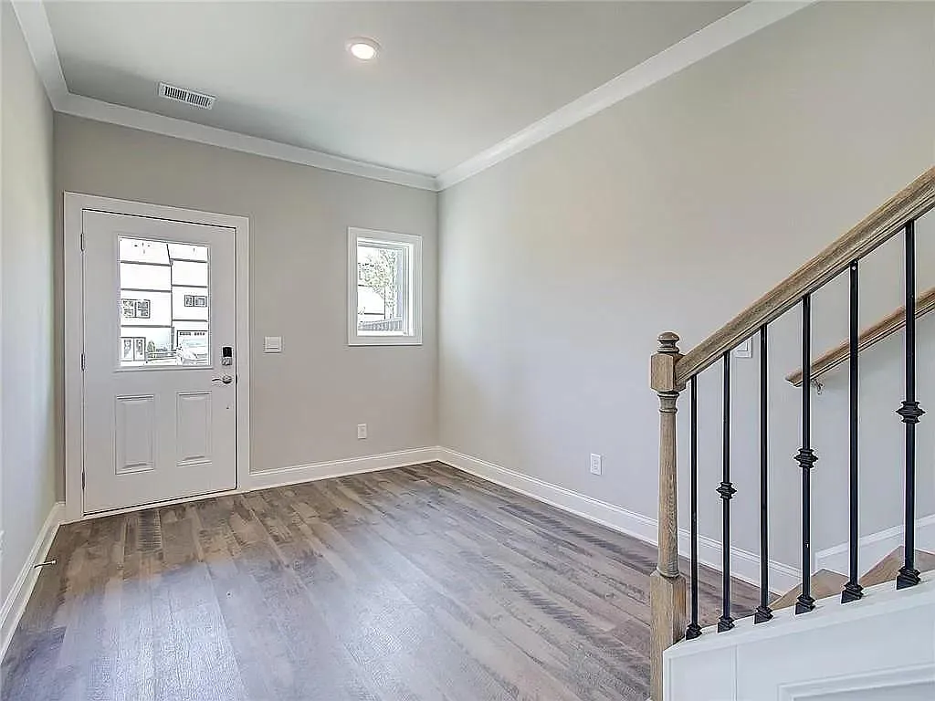 514 Hampton Ct — Photo 3