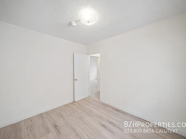 8633 Denver Ave #5 — Photo 11