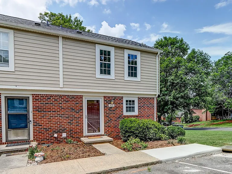 1421 Ashbourne Dr — Photo 1