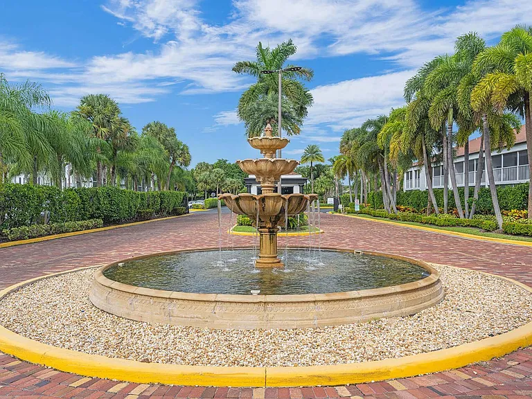 The Luxe at Boca — Photo 32