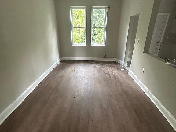 3rd image of 4227 Ivanhoe Ave