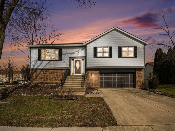 1220 John Dr, Hoffman Estates, IL 60169