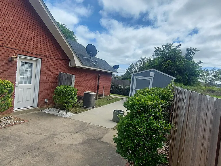 Side patio area with privacy fence.