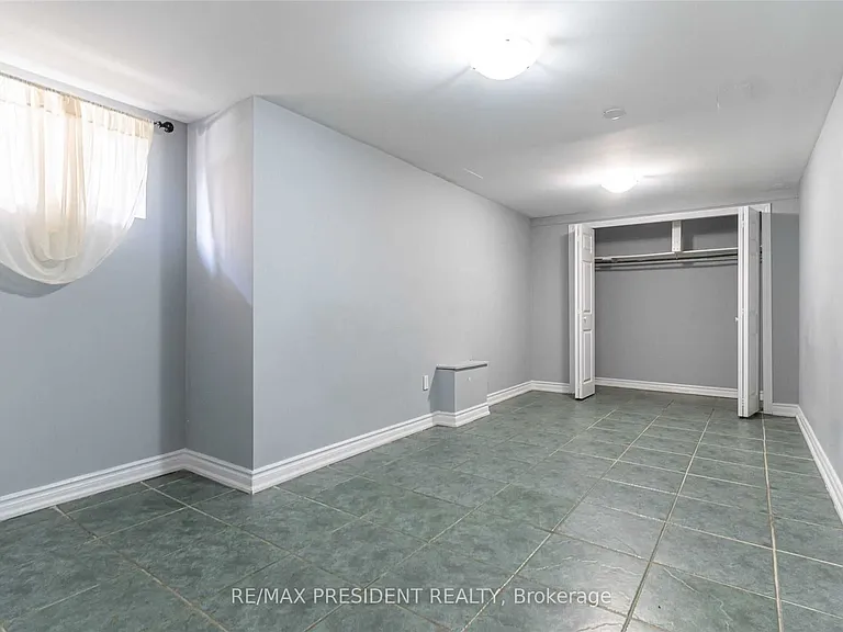 17 Manitou Cres #BASEMENT — Photo 3