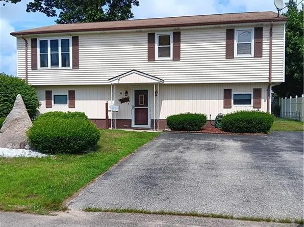 4 Belaire Dr, Johnston, RI 02919