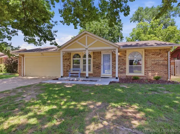 1108 W Pittsburg St, Broken Arrow, OK 74012