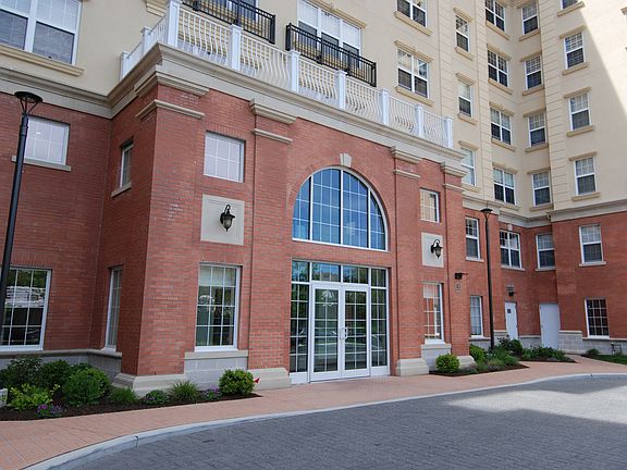 2nd image of 10 Byron Place #213