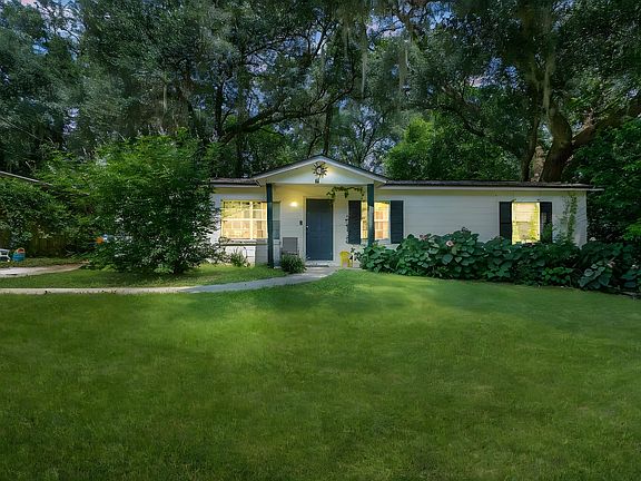 2nd image of 2052 Harriet Dr