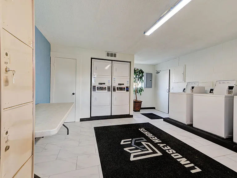 1325 W Lindsey St — Photo 21