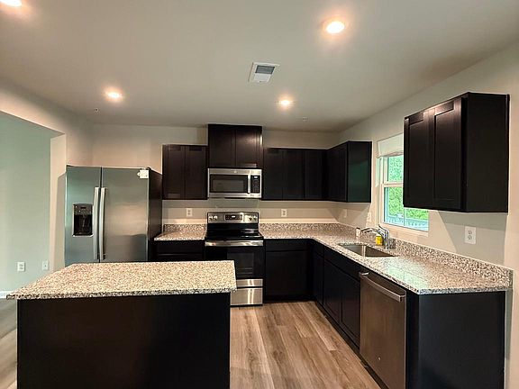 4th image of 506 Red Bill Ln