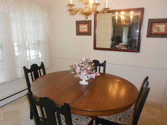 3rd image of 3421 Glouchester Ln