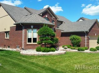 17185 Shinnecock Dr, Macomb, MI 48042