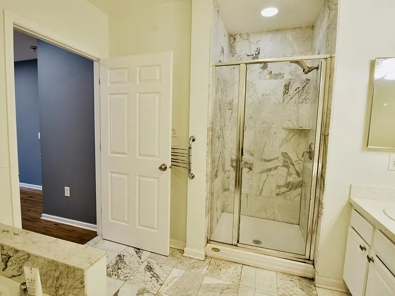 340 The Promenade — Photo 28
