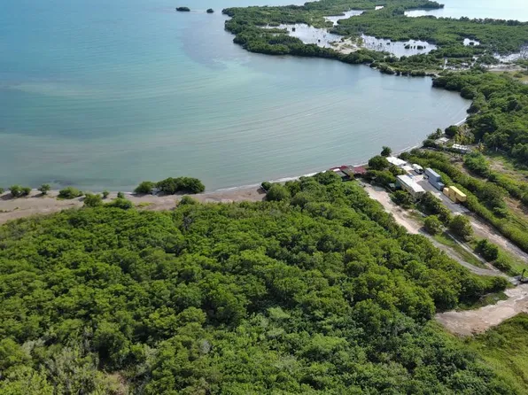 Bo Jauca Solar 7 Playa Clavelina, Santa Isabel, PR 00757