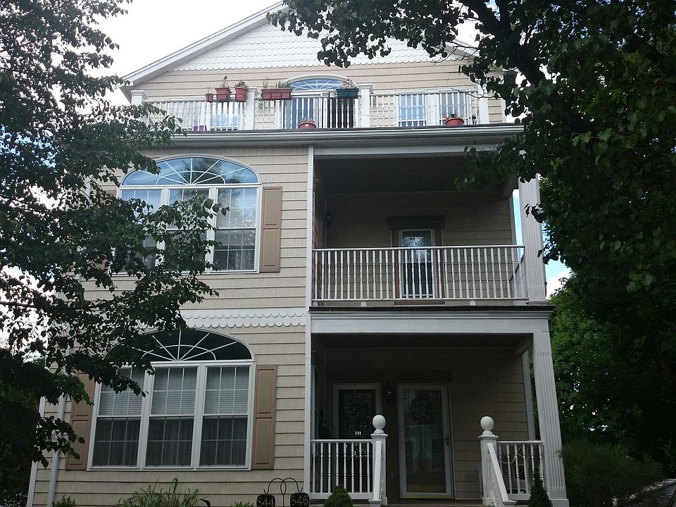 2nd image of 836 E 3rd St