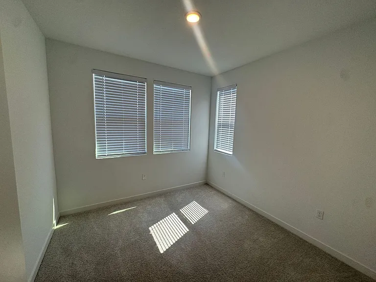 1109 Baylor Ter — Photo 3