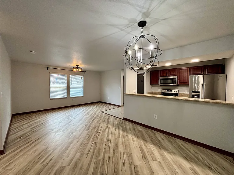 118 Rhodes St — Photo 10