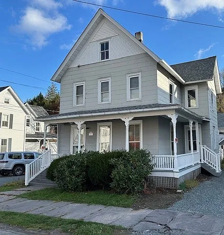 1607 East St #1