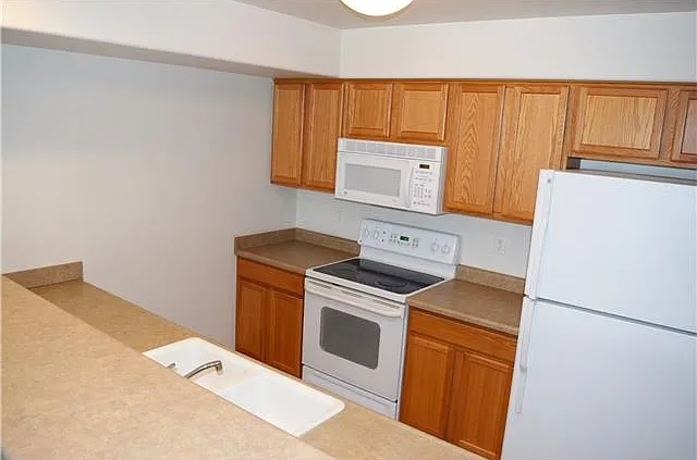 186 Broadmoor Ln — Photo 3