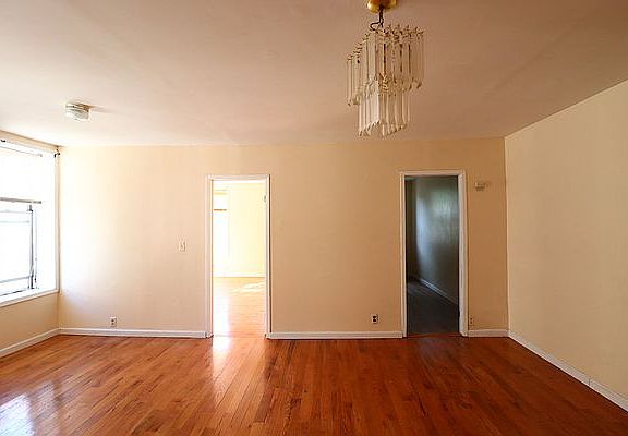 5th image of 648 Bradford St APT 2R