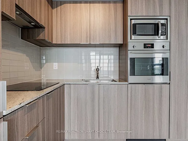 11 Wellesley St W #2506 — Photo 7