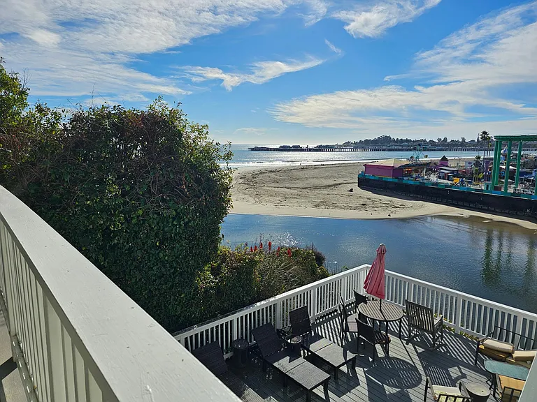 1114 E Cliff Dr #4 — Photo 3