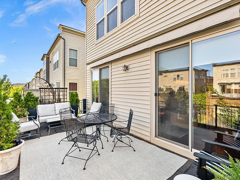 22840 Goldsborough Ter — Photo 38