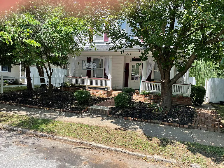 615 Mountain Ave SW #B — Photo 8