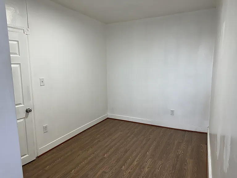 2240 Snyder Ave — Photo 15