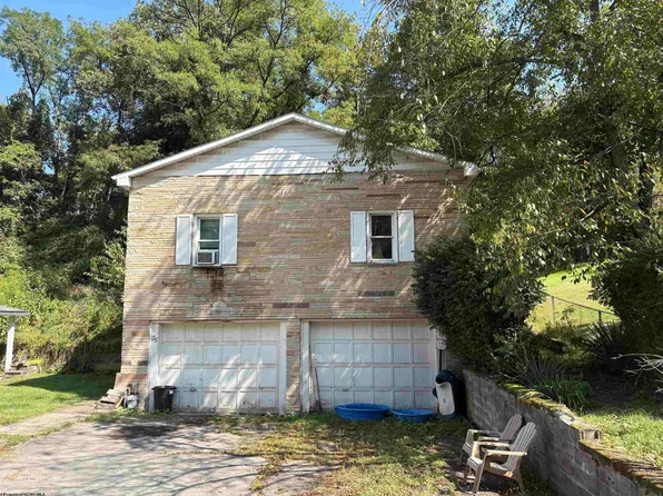 35 Harrison St, Westover, WV 26501