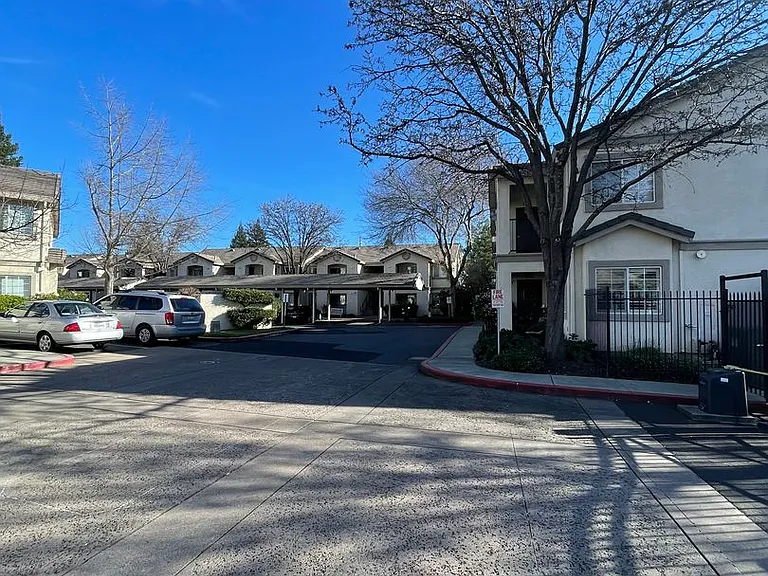 Whispering Oaks — Photo 38