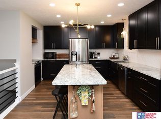 1400 Paddock Ln, Beatrice, NE 68310