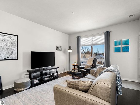 3rd image of 630 S Garfield Ave #309